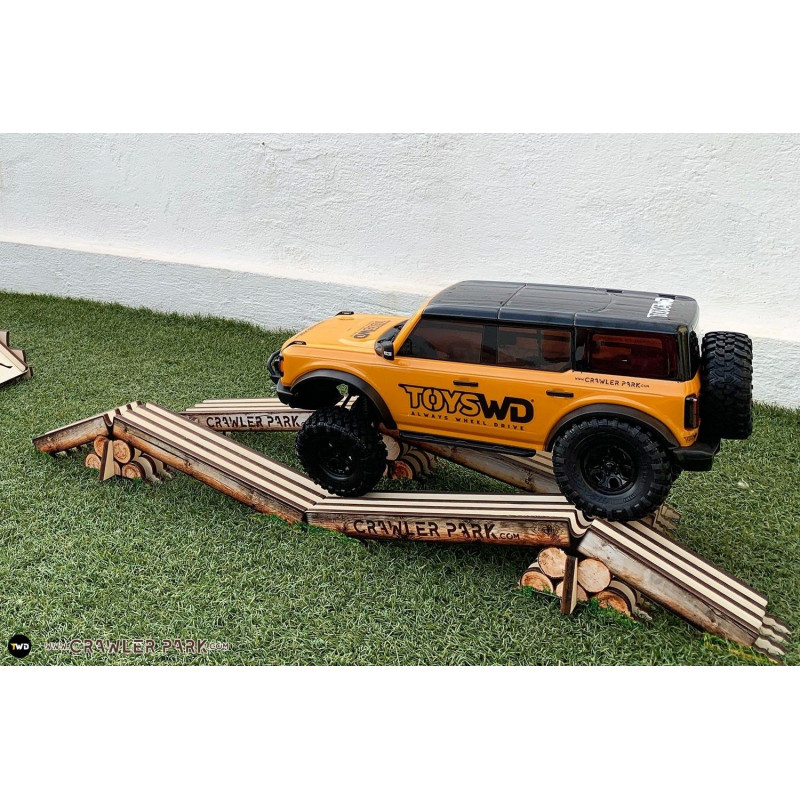Axes Crossing obstacle RC Crawler park 1/10