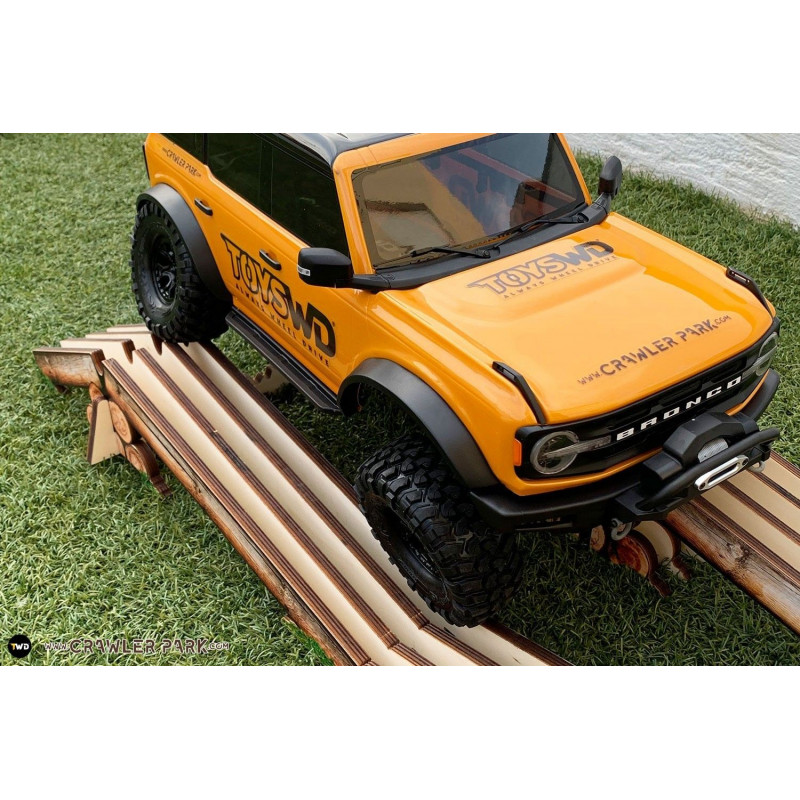 Axes Crossing obstacle RC Crawler park 1/10