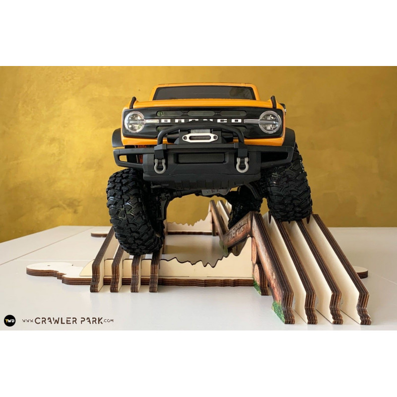 Axes Crossing obstacle RC Crawler park 1/10