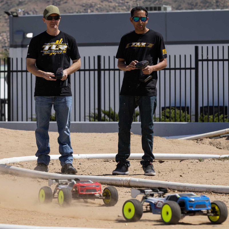 1-8 8IGHT-XTE 4S 4X4 RTR Brushless Race Truggy Clear